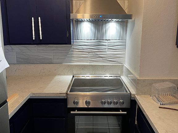 5th image of 256 S La Fayette Park Pl APT 302