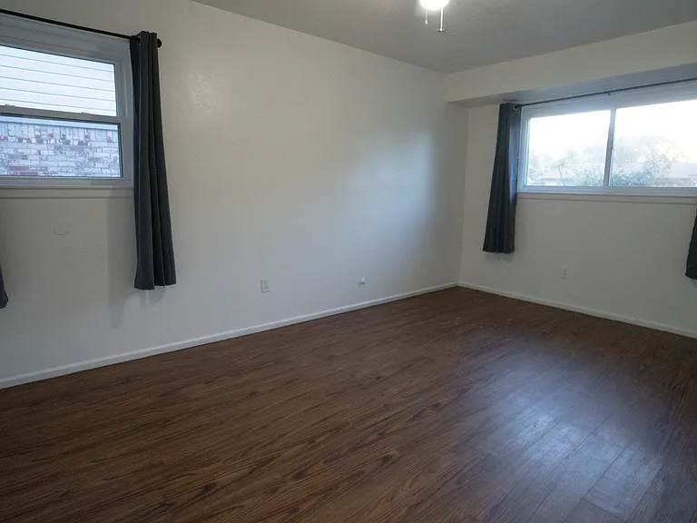 1004 Russell Ln — Photo 21