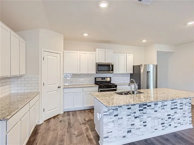 9811 Bratten Rise — Photo 6