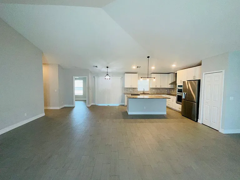 928 SW John Maccormack Ter — Photo 5