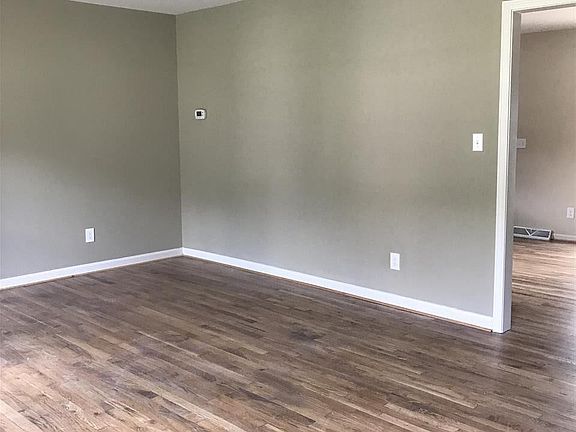 4th image of 5249 Baggett Dr