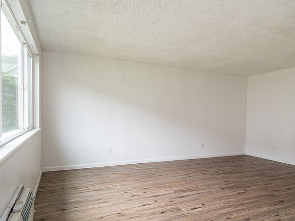 4th image of 885 NE Sunset St APT 11