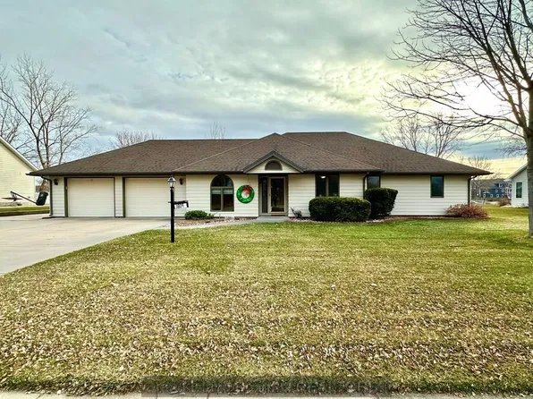 1809 Bass Rd, Grand Island, NE 68801