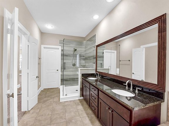 4th image of 905 Garden Oaks Trce