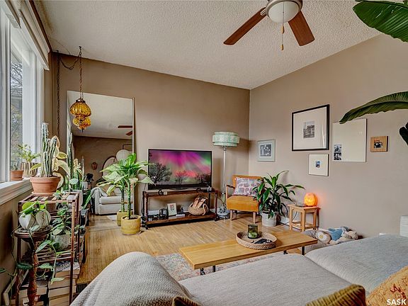 4th image of 2079 Pasqua Street