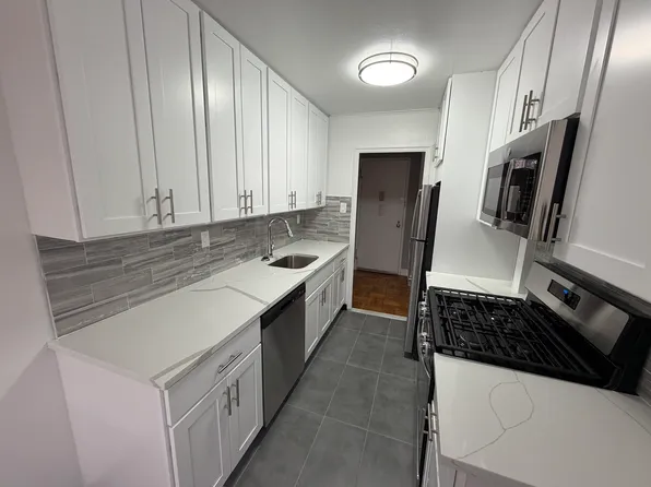 (undisclosed Address), Fresh Meadows, NY 11365