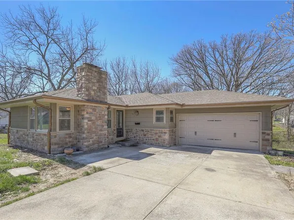 905 N Folger St, Carrollton, MO 64633
