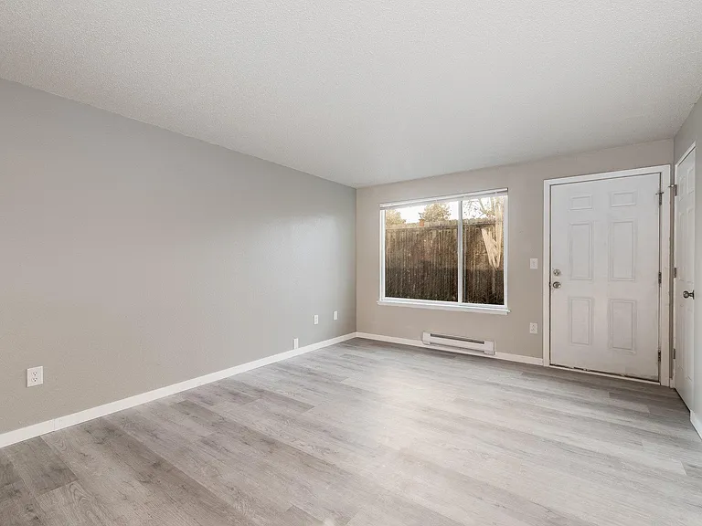 11320 Bridgeport Way SW — Photo 3