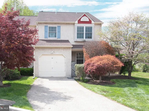 19 Viburnum Ct, Lafayette Hill, PA 19444