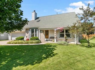 8271 S Wilding Dr, Oak Creek, WI 53154