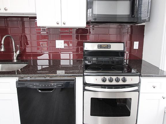 5th image of 2452 Cedar St Floor 2