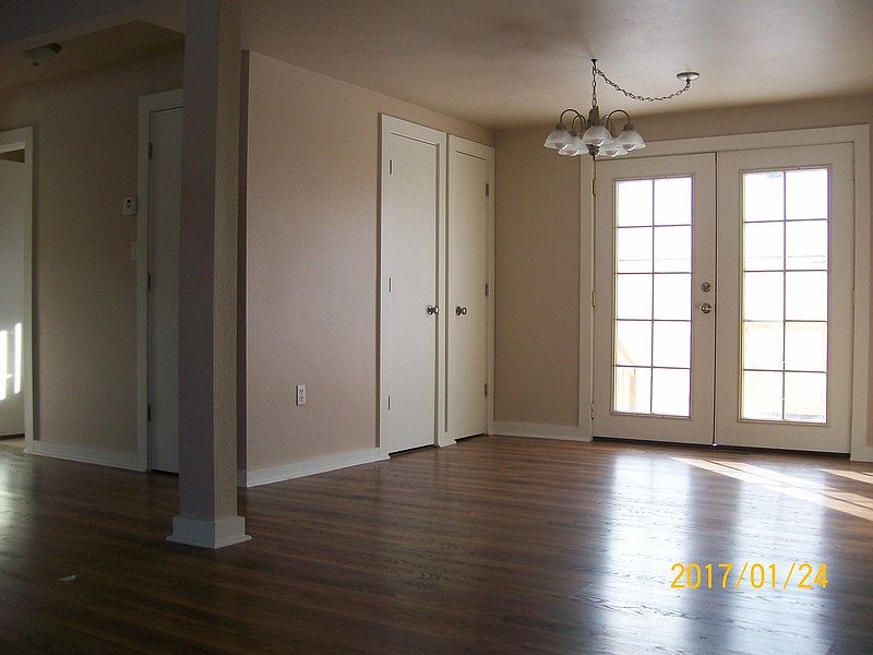 1st image of 282 N Lincoln St