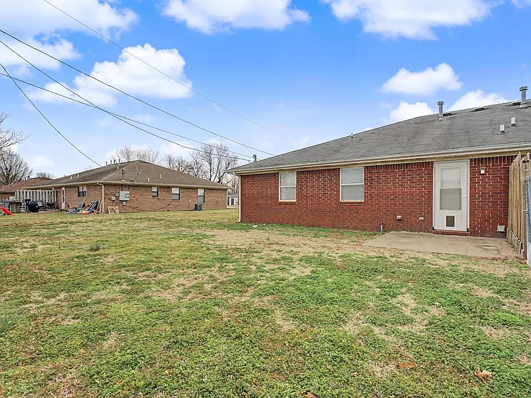194 Hall Dr — Photo 20