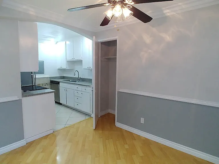Alhambra @ Studio City Apts. — Photo 53