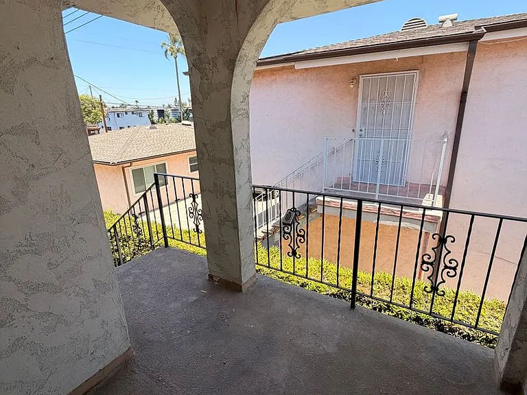 10500 La Reina Ave #E — Photo 30