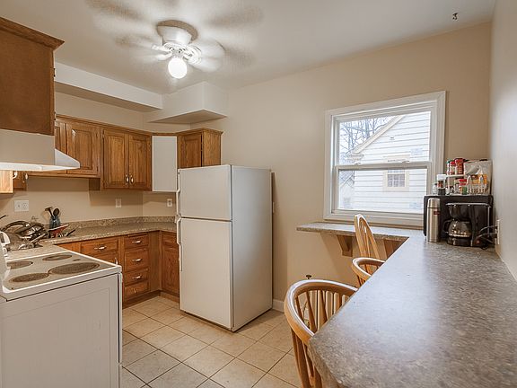 2nd image of 216 Campbell St #10463717