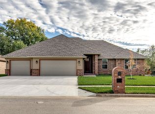 3758 W Stonehinge Dr, Springfield, MO 65807