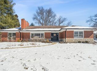 9021 Stonebridge Dr, Saint Louis, MO 63117