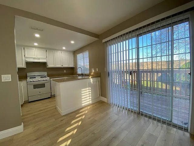 412 Lakeside Way — Photo 10