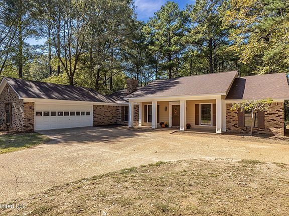 4th image of 109 E Hollow Pine Dr