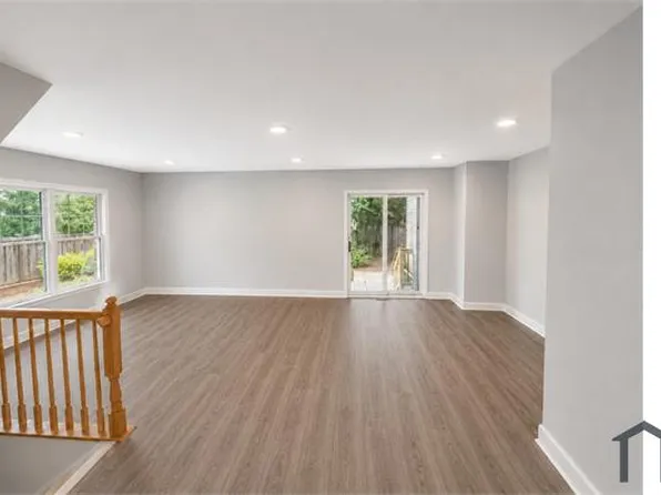 806 Hr Dr SE, Washington, DC 20032