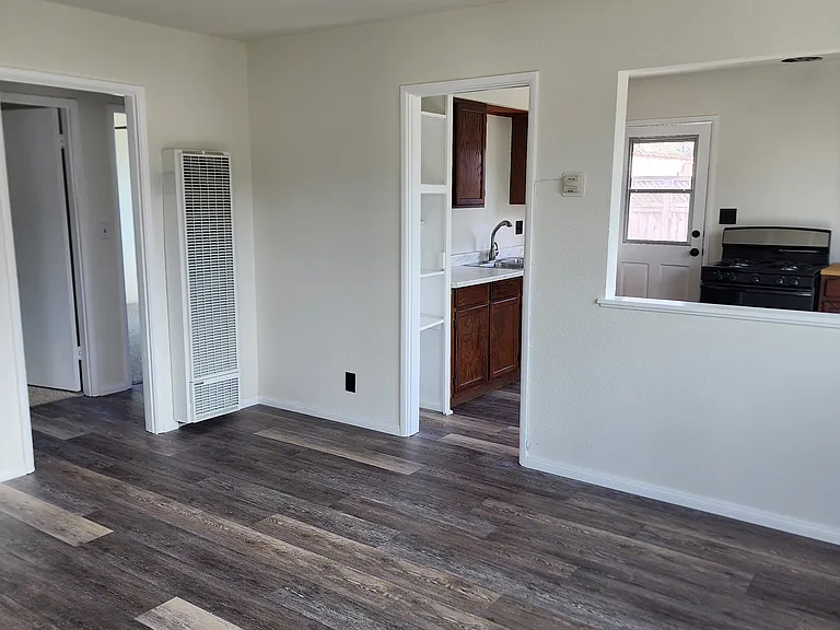 116 E Lewis St #B — Photo 9