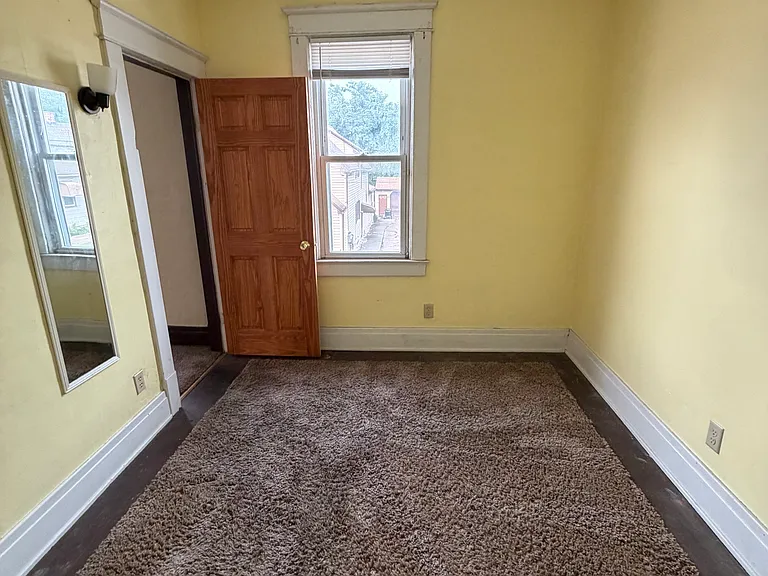 178 Center St — Photo 3