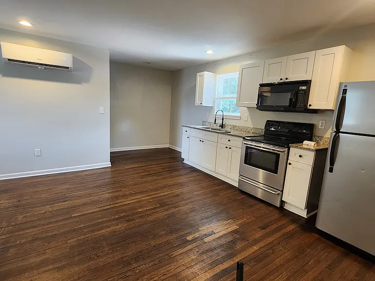 811 N Franklin Rd — Photo 5