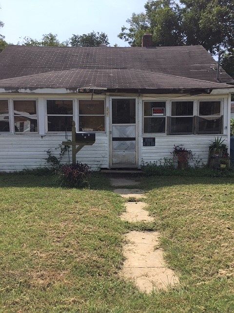 1st image of 602 E Washington St