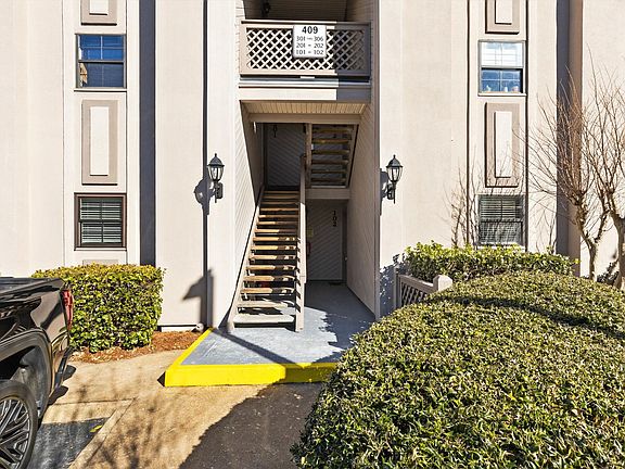 5th image of 409 Harbour Poin Unit 102