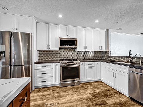 2nd image of 25594 Paseo La Cresta