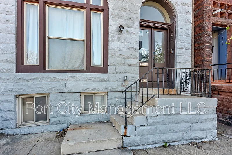 3 bed, 3.0 bath, 2885 sqft, $2,350 — Photo 3