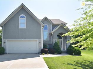 5929 Lone Elm St, Shawnee, KS 66218