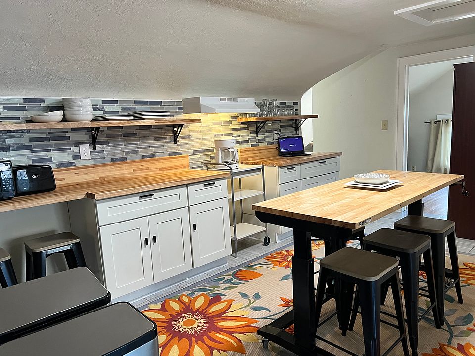 1st image of 2440 Blaisdell Ave S #3