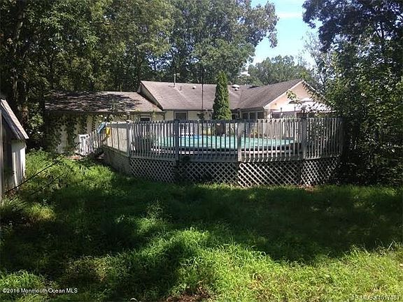 5th image of 682 Vaughn Ave