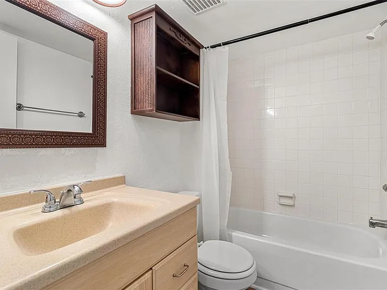 108 Woodlands Ct #108 — Photo 9