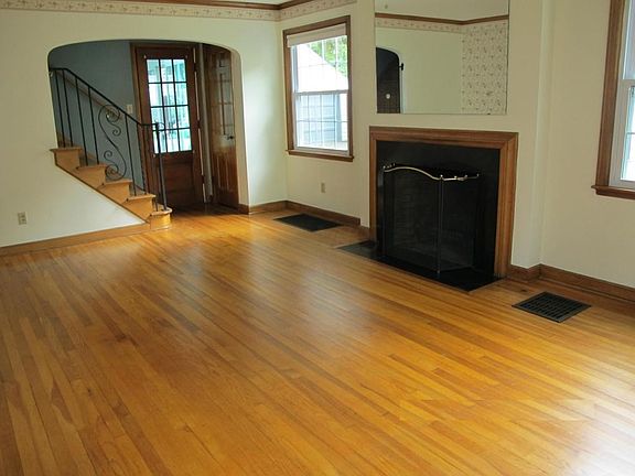 5th image of 28 E Riverglen Dr