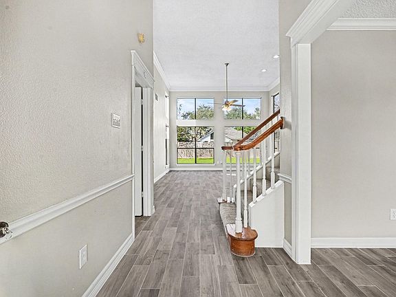 5th image of 107 Sandalwood Dr