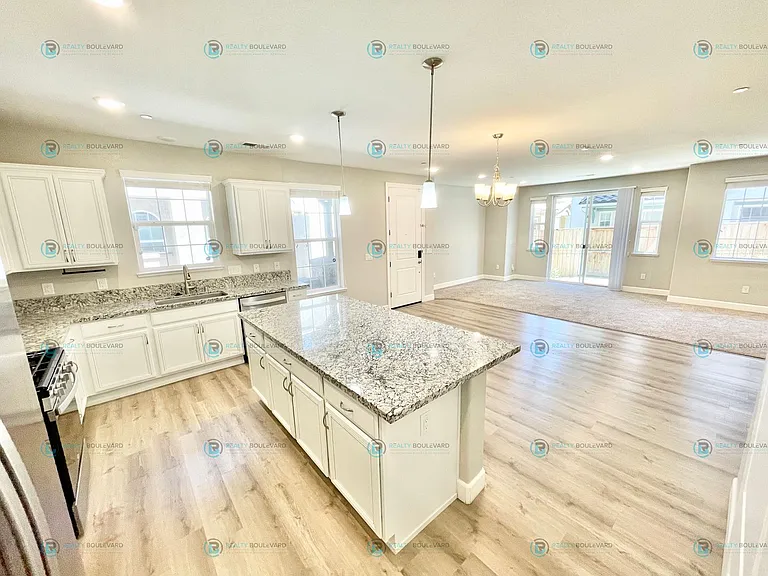 1815 Dark Horse Rd #B — Photo 10