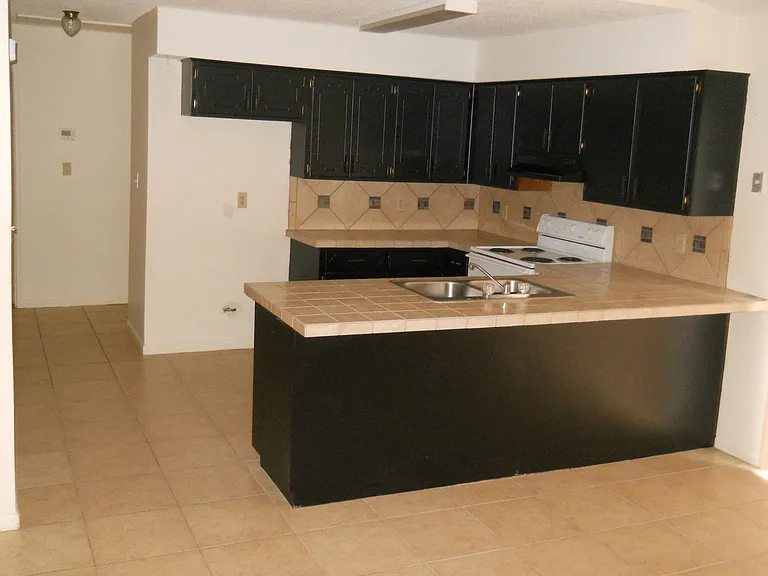3846 Manor Ct — Photo 2