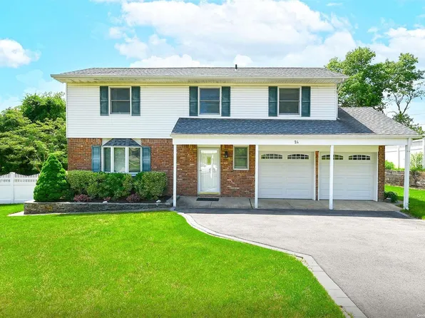 24 Glacier Drive, Smithtown, NY 11787