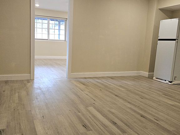 3rd image of 17A W Washington Pl #1