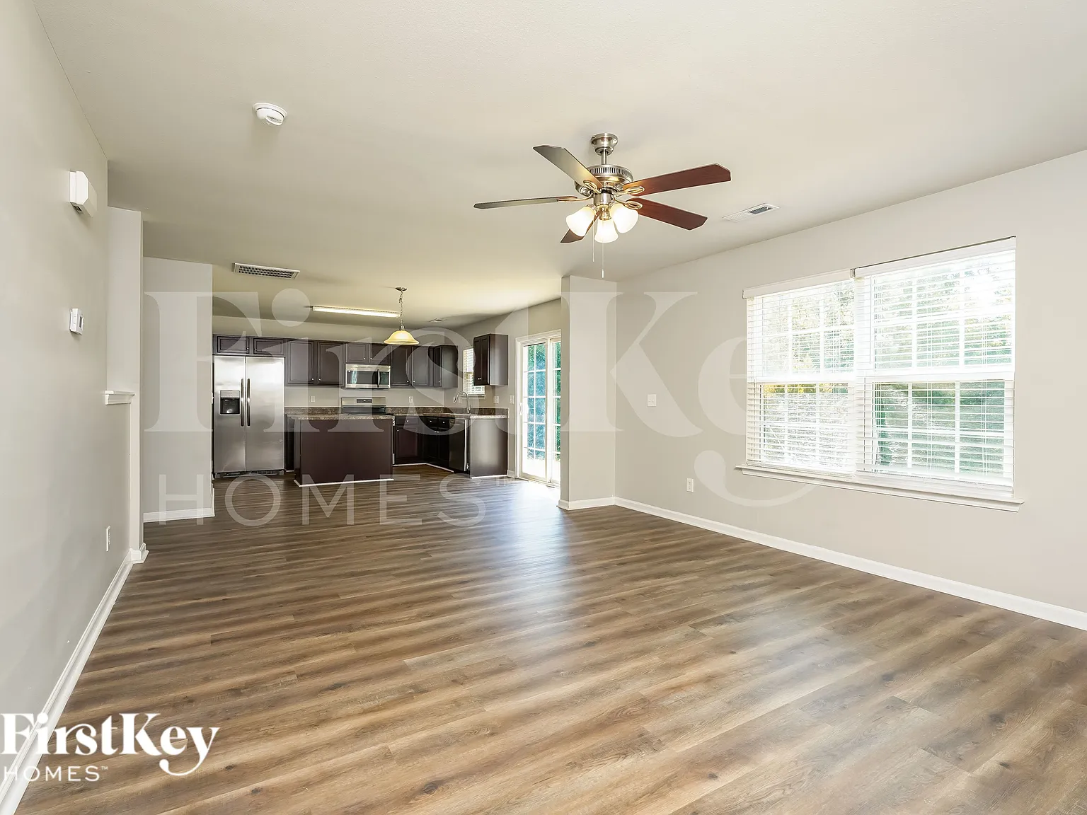 3 bed, 2.0 bath, 2220 sqft, $1,820 — Photo 3
