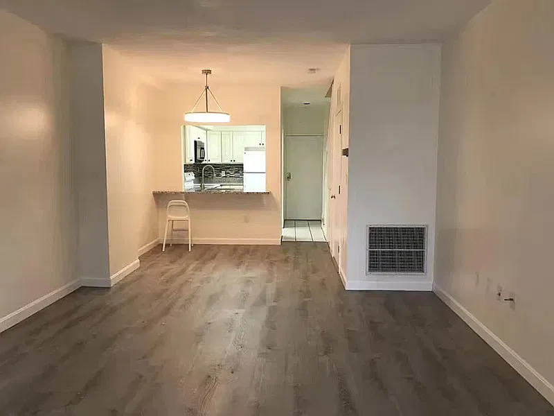 2 bed, 2.0 bath, 1004 sqft, $1,964 — Photo 4