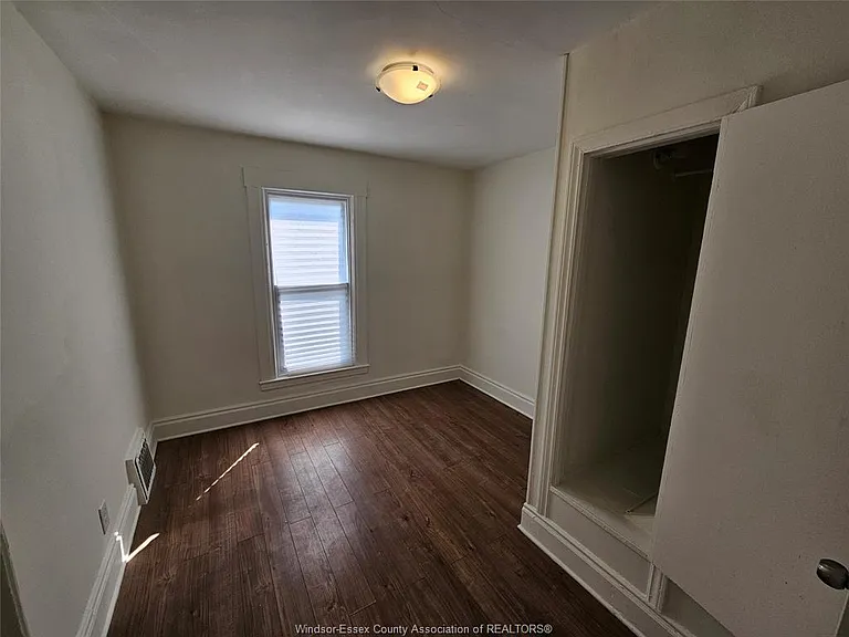 1143 Langlois Ave — Photo 8