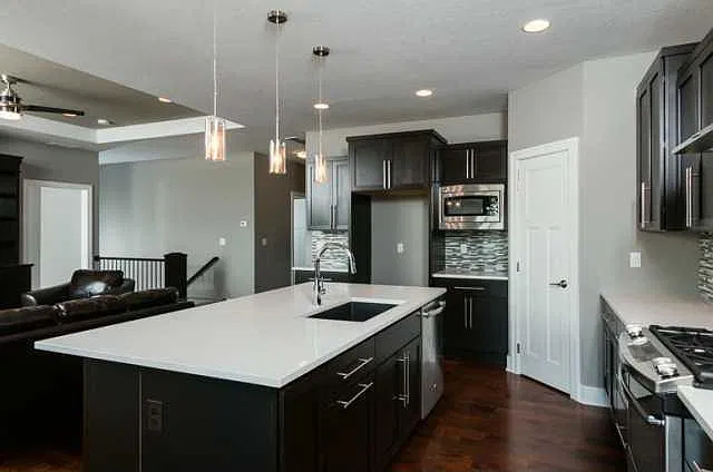 4 bed, 3300 sqft, $3,000 — Photo 2