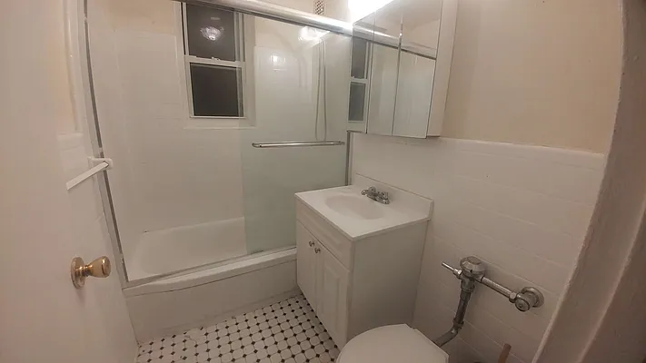 Rented by Zuz Realty | media 26