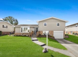 15206 Colina Ave, Oak Forest, IL 60452