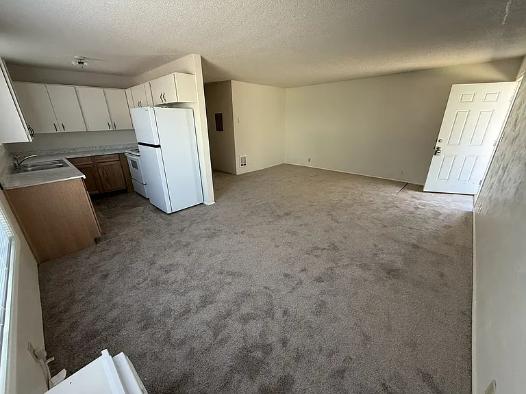 220 N Ivy St — Photo 11