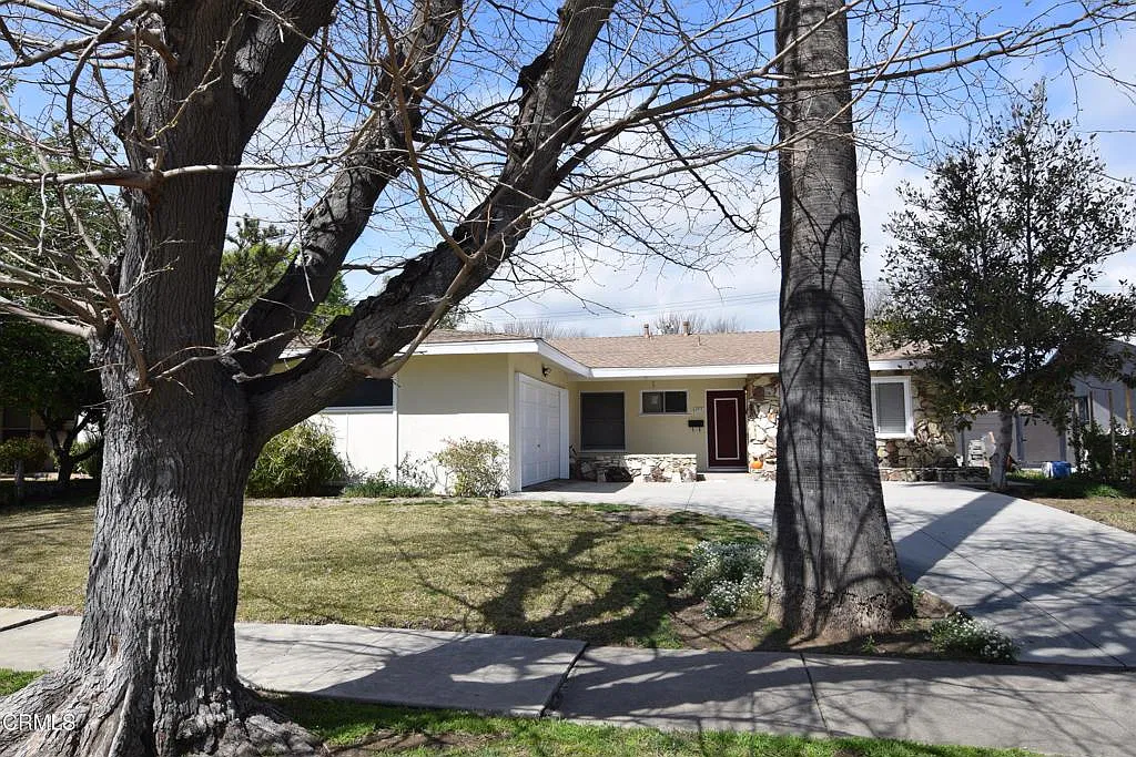 3 bed, 2.0 bath, 1570 sqft, $4,250 — Photo 2